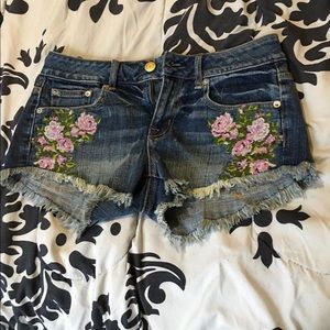 American Eagle flower shorts